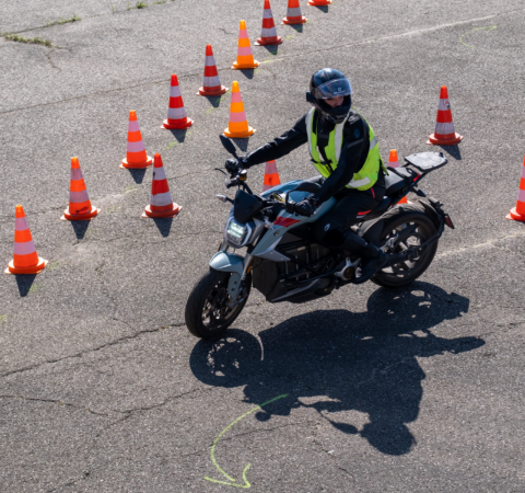 motorrijder tijdens doorgedreven motortraining Ready to Ride