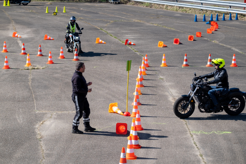 Dag van de Motorrijder 2022Brasschaat: behendigheidsparcours van de politie